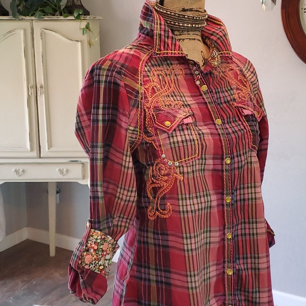 ROAR embellished shirt XL - Picture 2 of 10